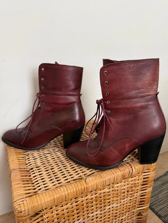 SOHO- Coraline Leather Lace Up Heeled Ankle Boots | Burgundy - Picture 4 of 6